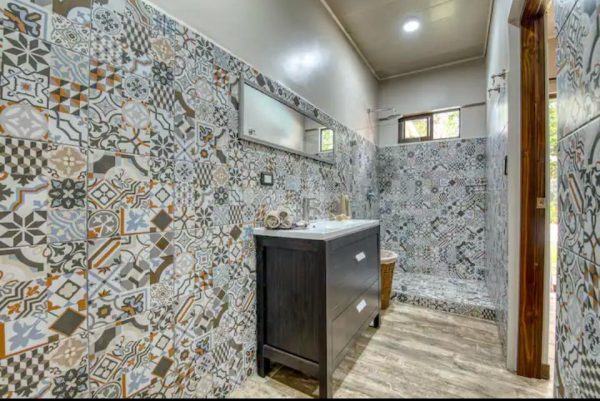 Prime Investment Opportunity: Luxury 4-Bedroom Home Near Jaco Beach – Perfect for Airbnb Excellence - Imagen 12