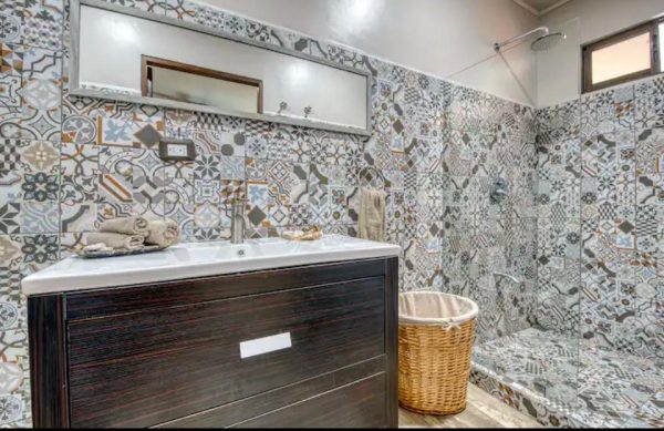 Prime Investment Opportunity: Luxury 4-Bedroom Home Near Jaco Beach – Perfect for Airbnb Excellence - Imagen 13