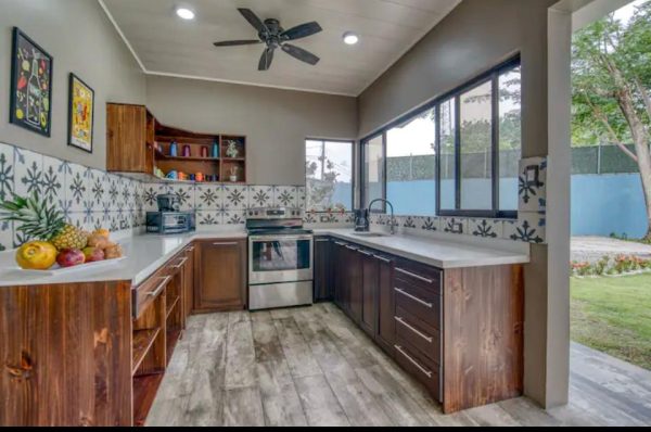 Prime Investment Opportunity: Luxury 4-Bedroom Home Near Jaco Beach – Perfect for Airbnb Excellence - Imagen 4