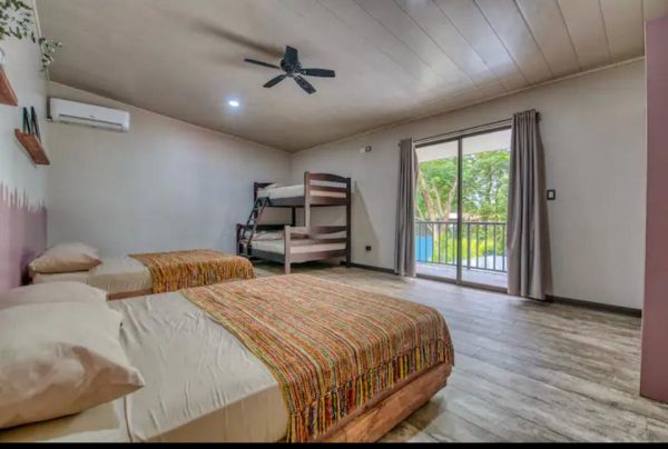 Prime Investment Opportunity: Luxury 4-Bedroom Home Near Jaco Beach – Perfect for Airbnb Excellence - Imagen 7
